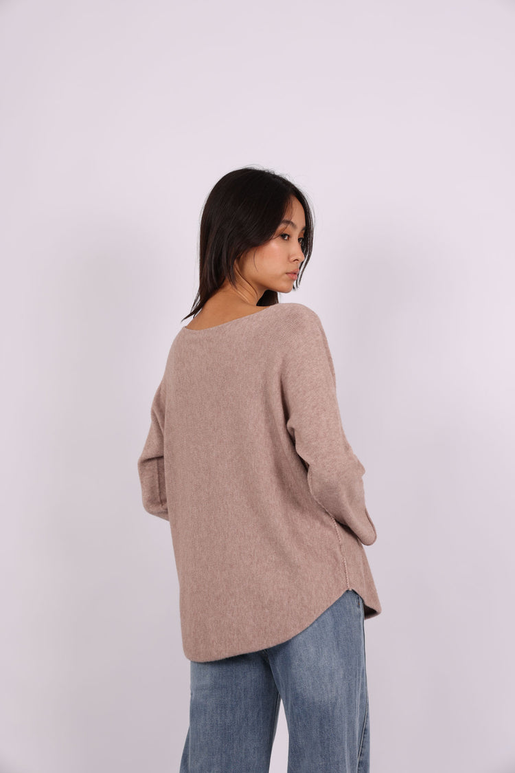 RELAXED ROUND-NECK KNIT SWEATER