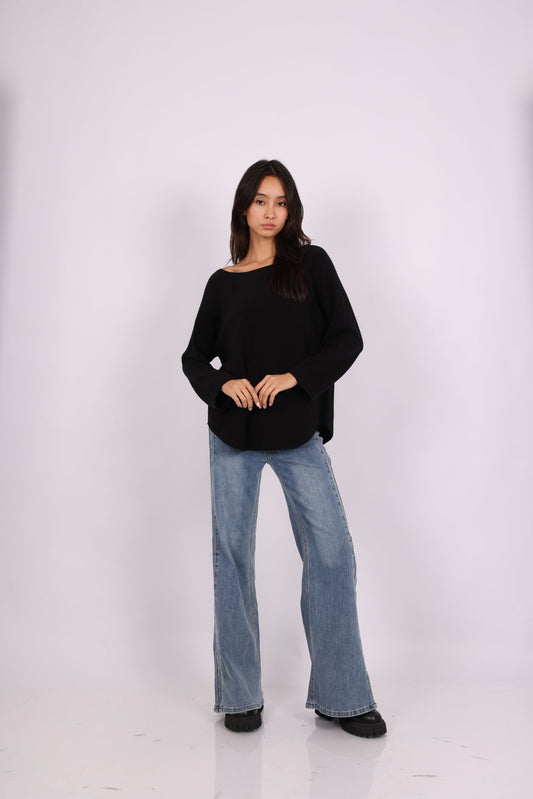 RELAXED ROUND-NECK KNIT SWEATER