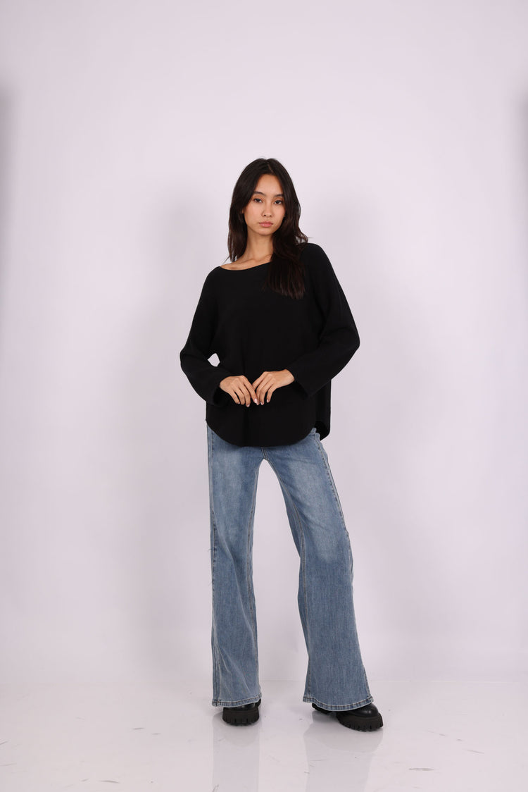 RELAXED ROUND-NECK KNIT SWEATER
