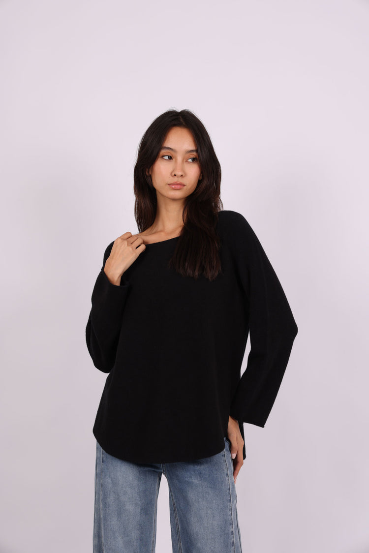 RELAXED ROUND-NECK KNIT SWEATER