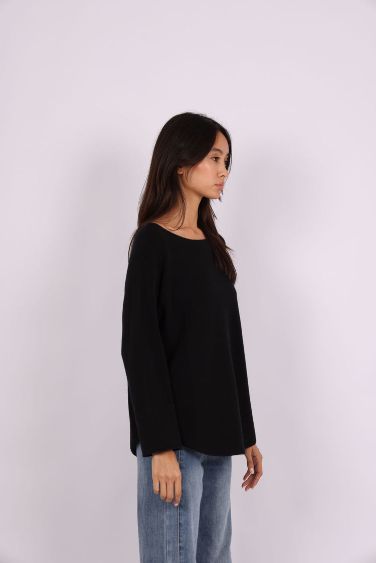 RELAXED ROUND-NECK KNIT SWEATER