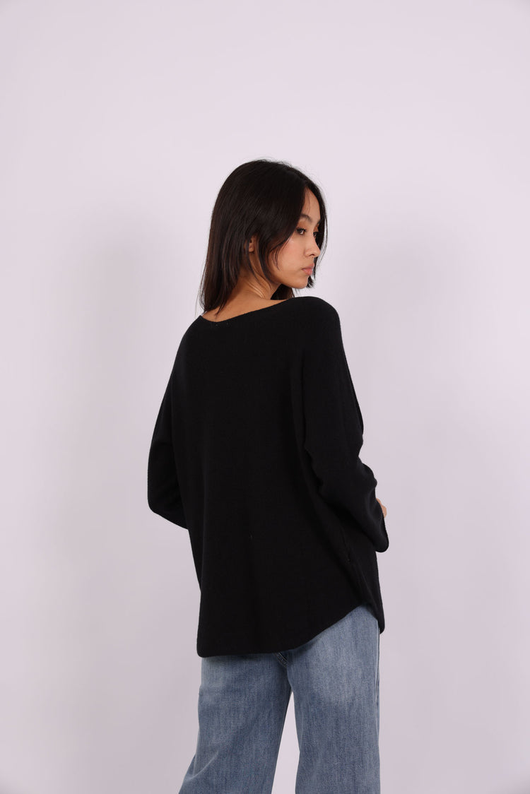 RELAXED ROUND-NECK KNIT SWEATER