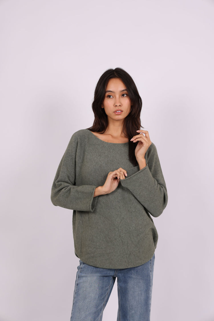 RELAXED ROUND-NECK KNIT SWEATER