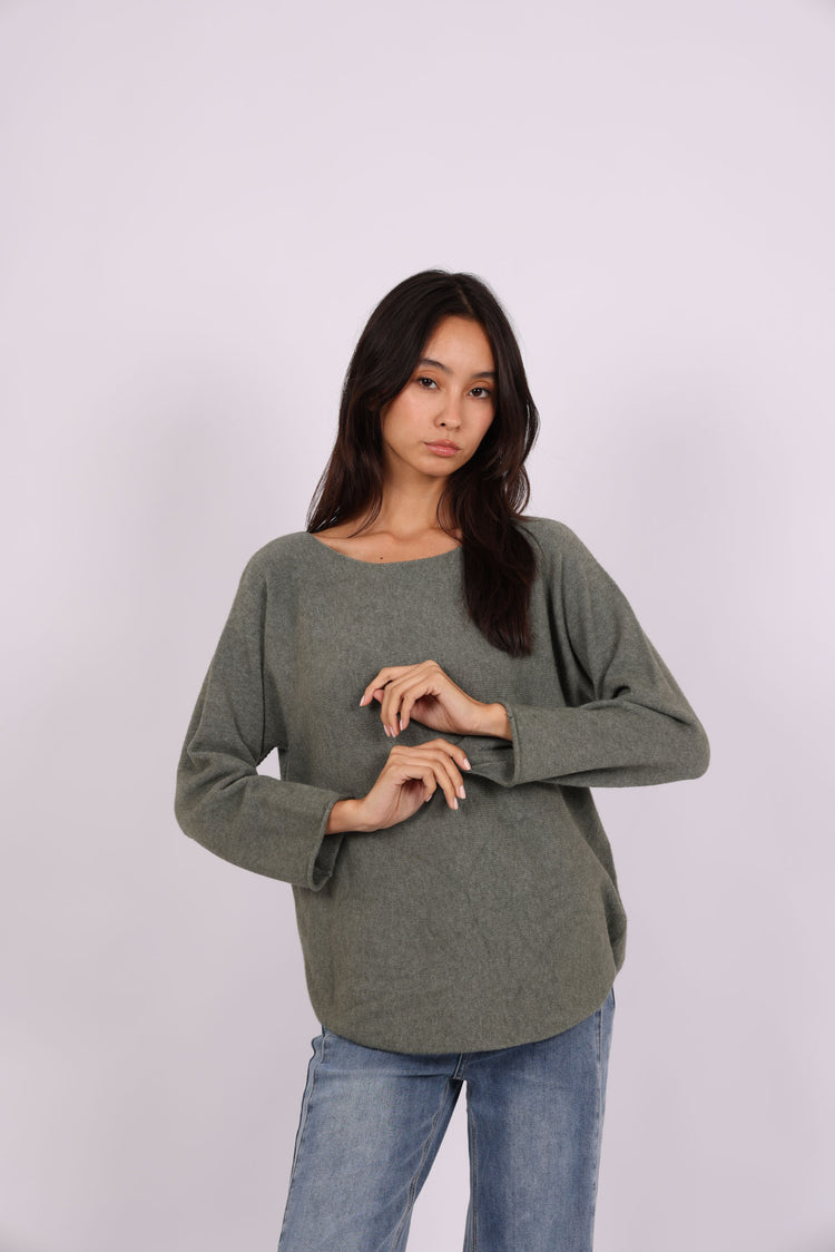 RELAXED ROUND-NECK KNIT SWEATER
