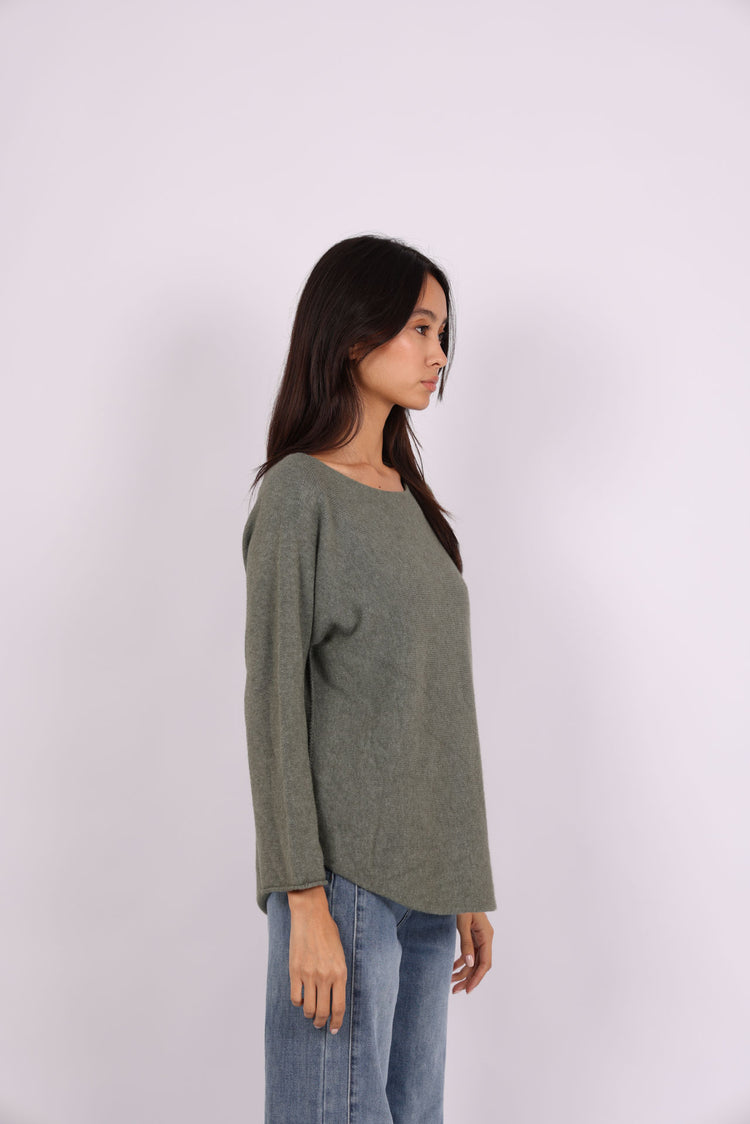 RELAXED ROUND-NECK KNIT SWEATER