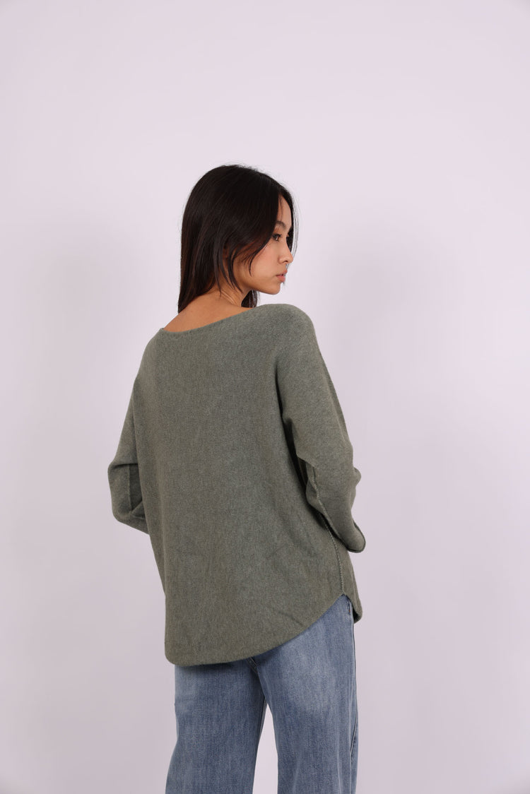 RELAXED ROUND-NECK KNIT SWEATER