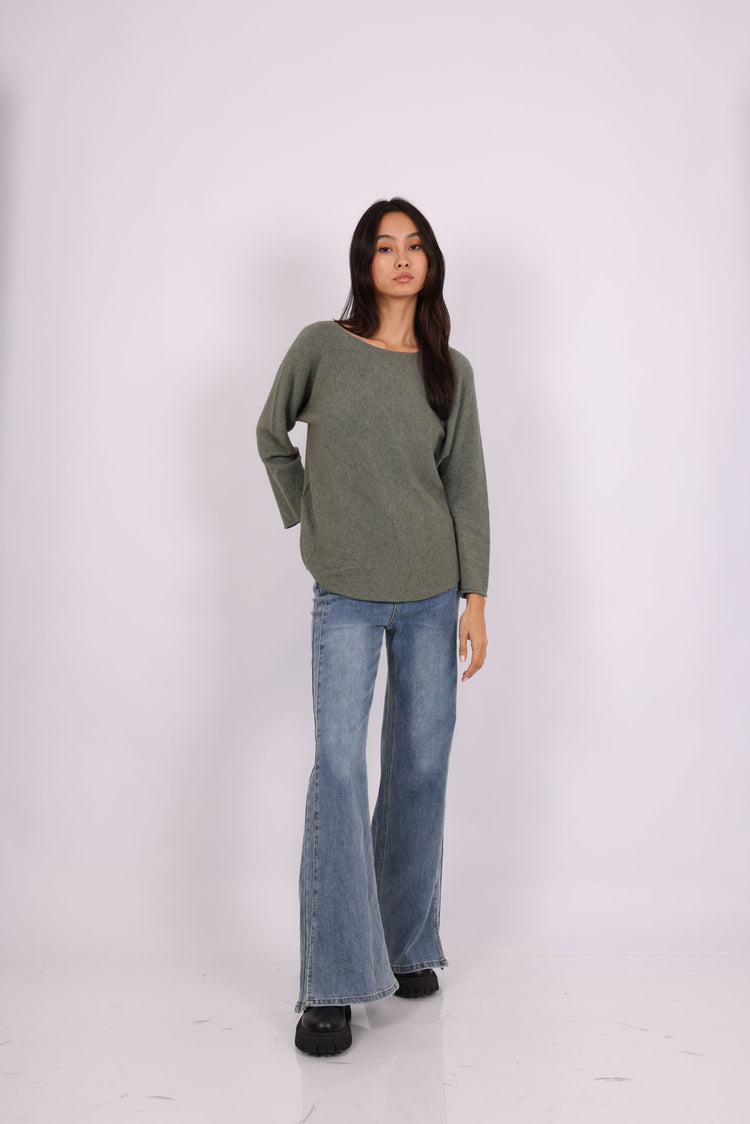 RELAXED ROUND-NECK KNIT SWEATER