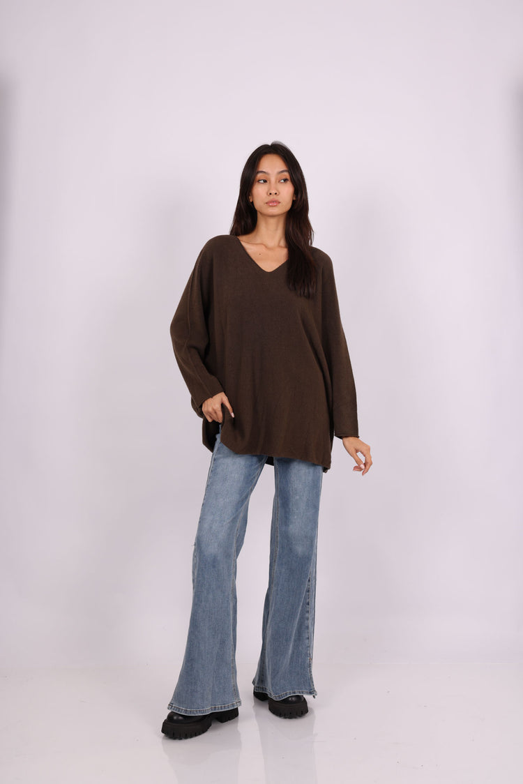 OVERSIZED V-NECK KNIT SWEATER