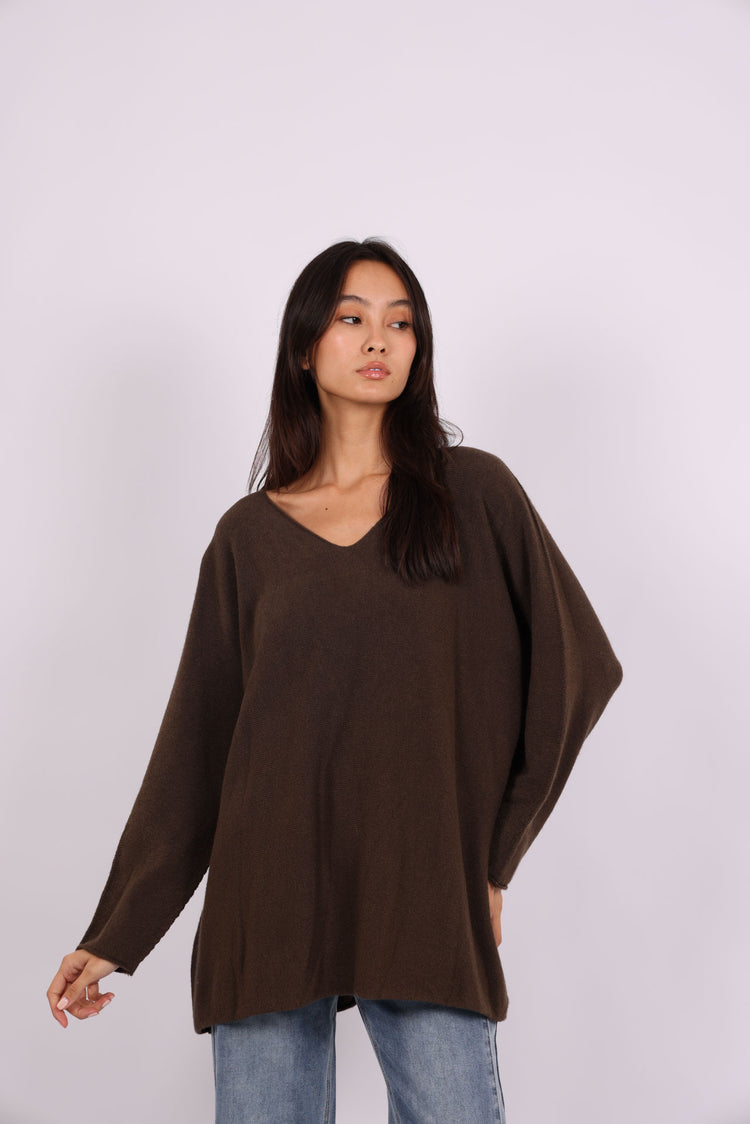 OVERSIZED V-NECK KNIT SWEATER