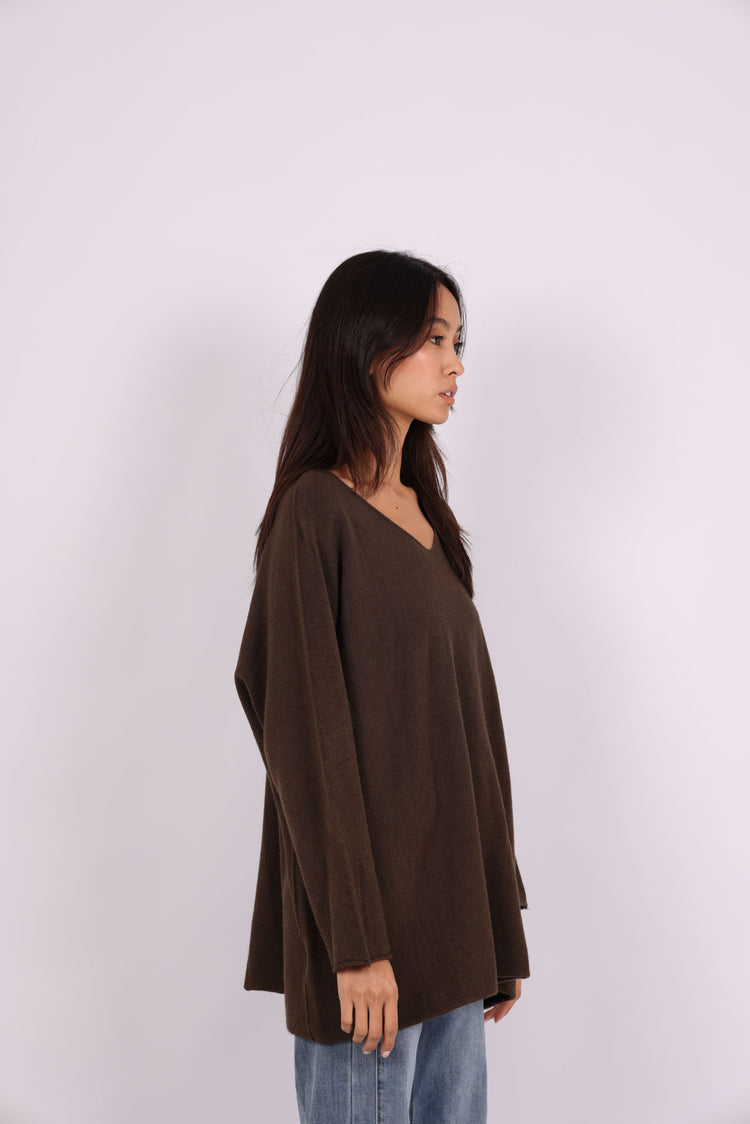 OVERSIZED V-NECK KNIT SWEATER