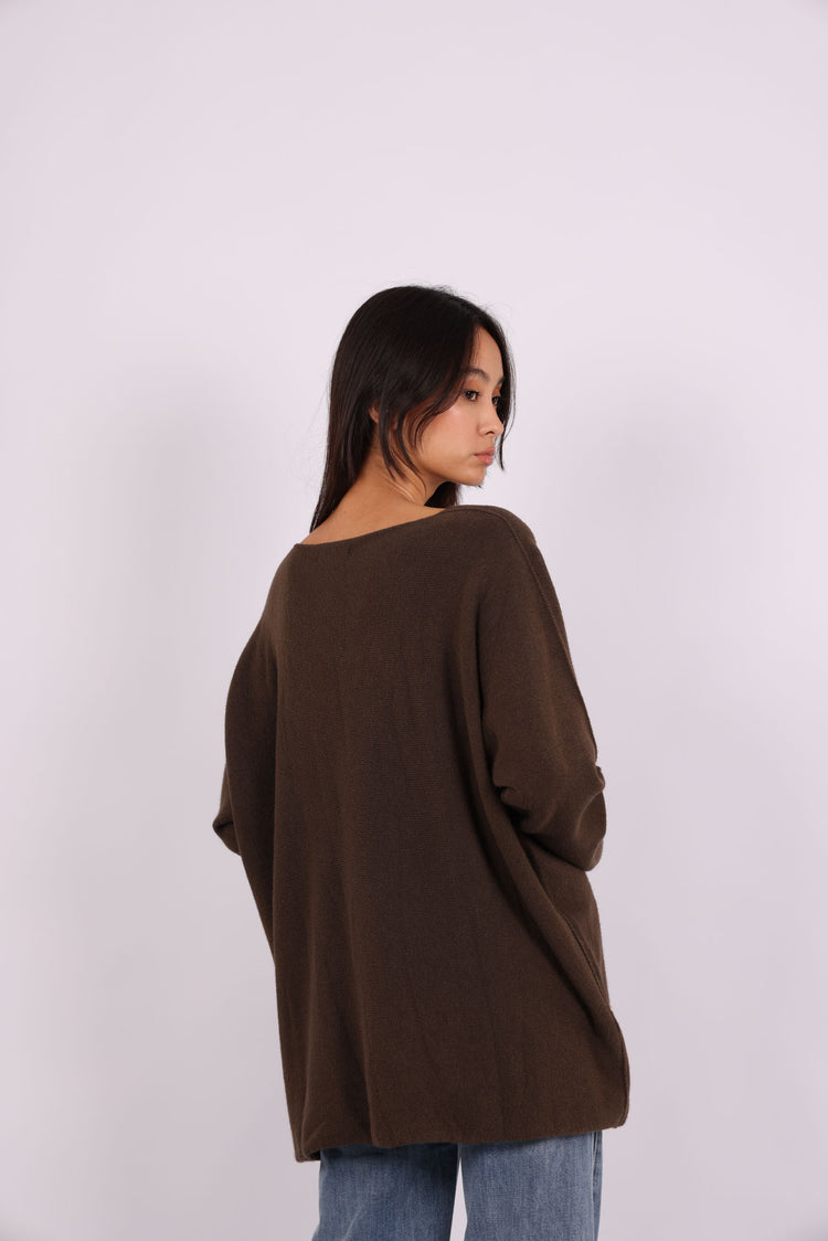 OVERSIZED V-NECK KNIT SWEATER