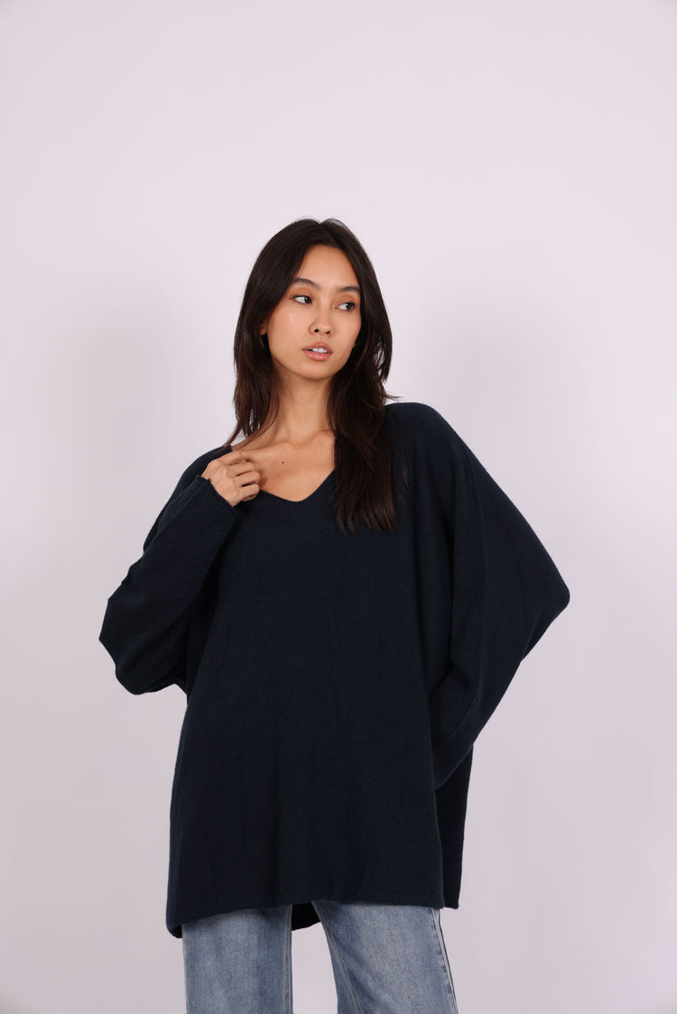 OVERSIZED V-NECK KNIT SWEATER