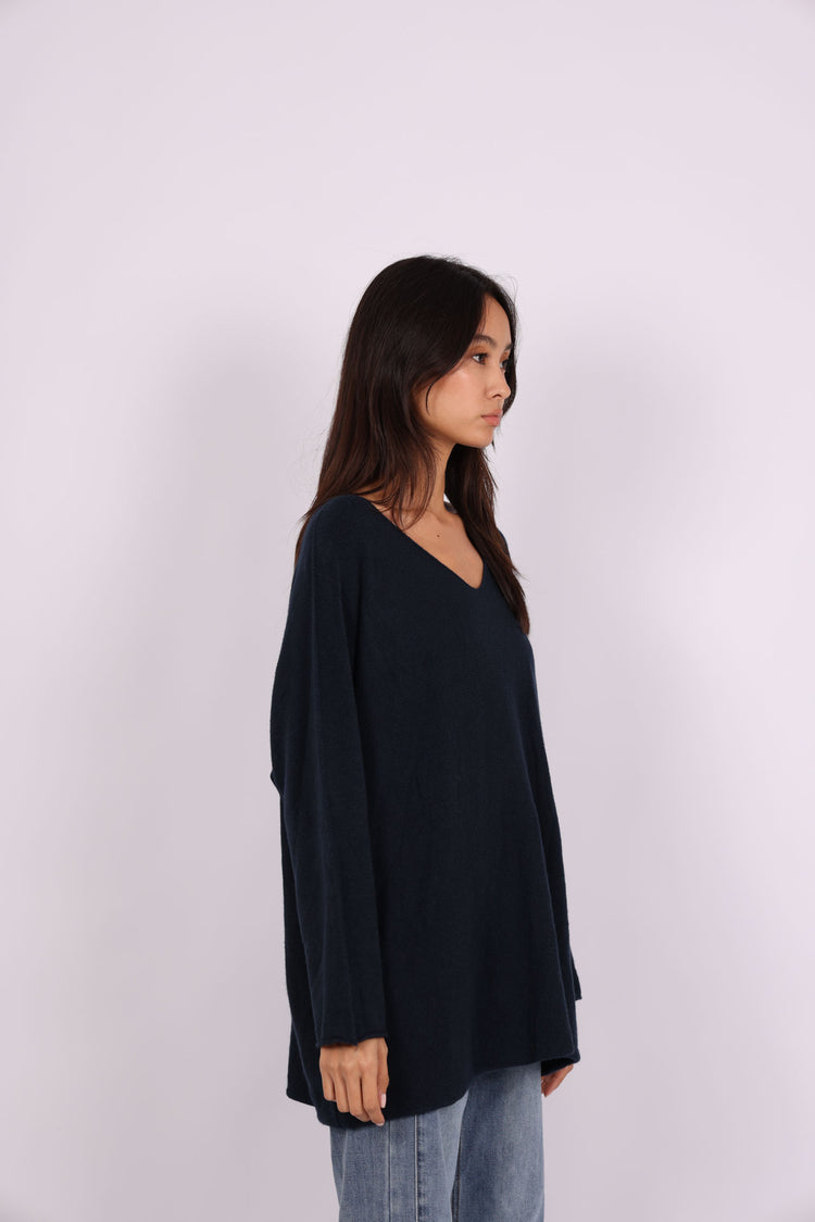 OVERSIZED V-NECK KNIT SWEATER