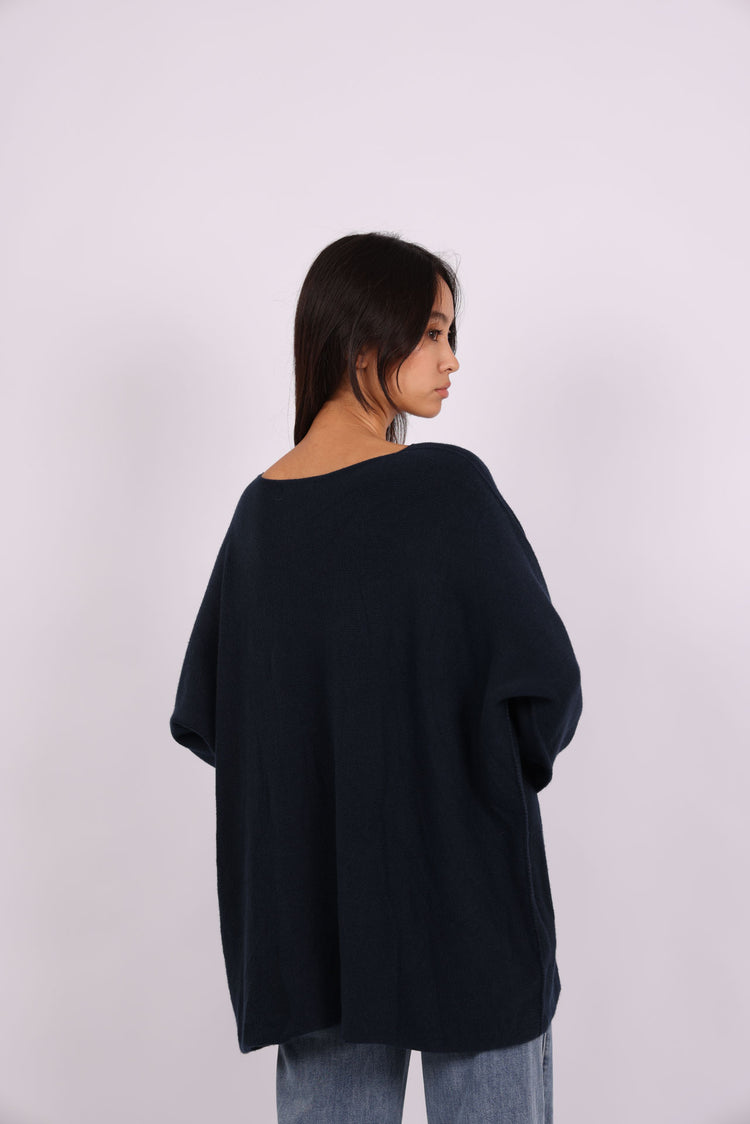 OVERSIZED V-NECK KNIT SWEATER