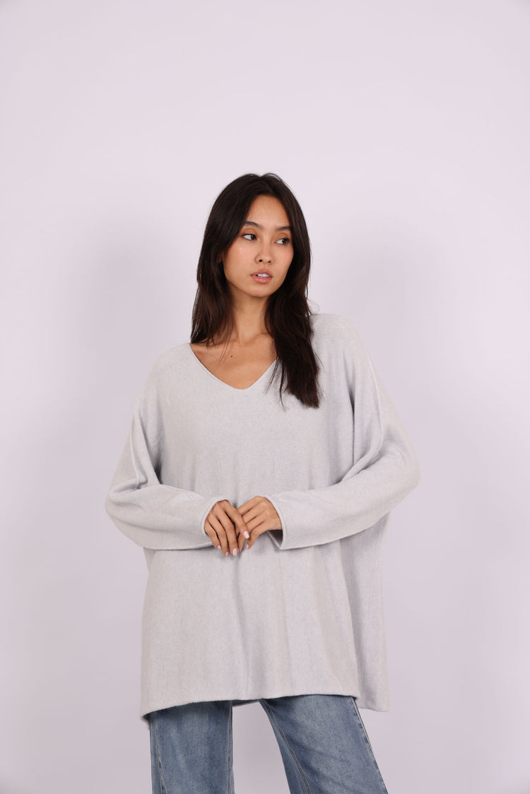 OVERSIZED V-NECK KNIT SWEATER