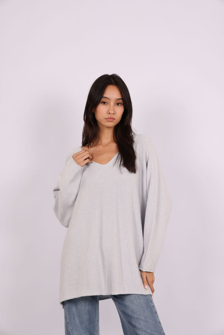 OVERSIZED V-NECK KNIT SWEATER