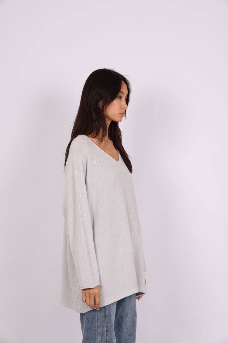 OVERSIZED V-NECK KNIT SWEATER