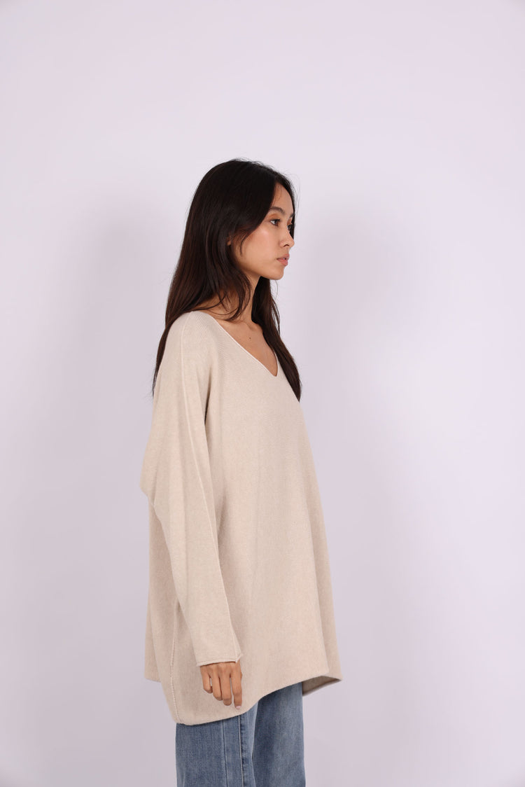 OVERSIZED V-NECK KNIT SWEATER
