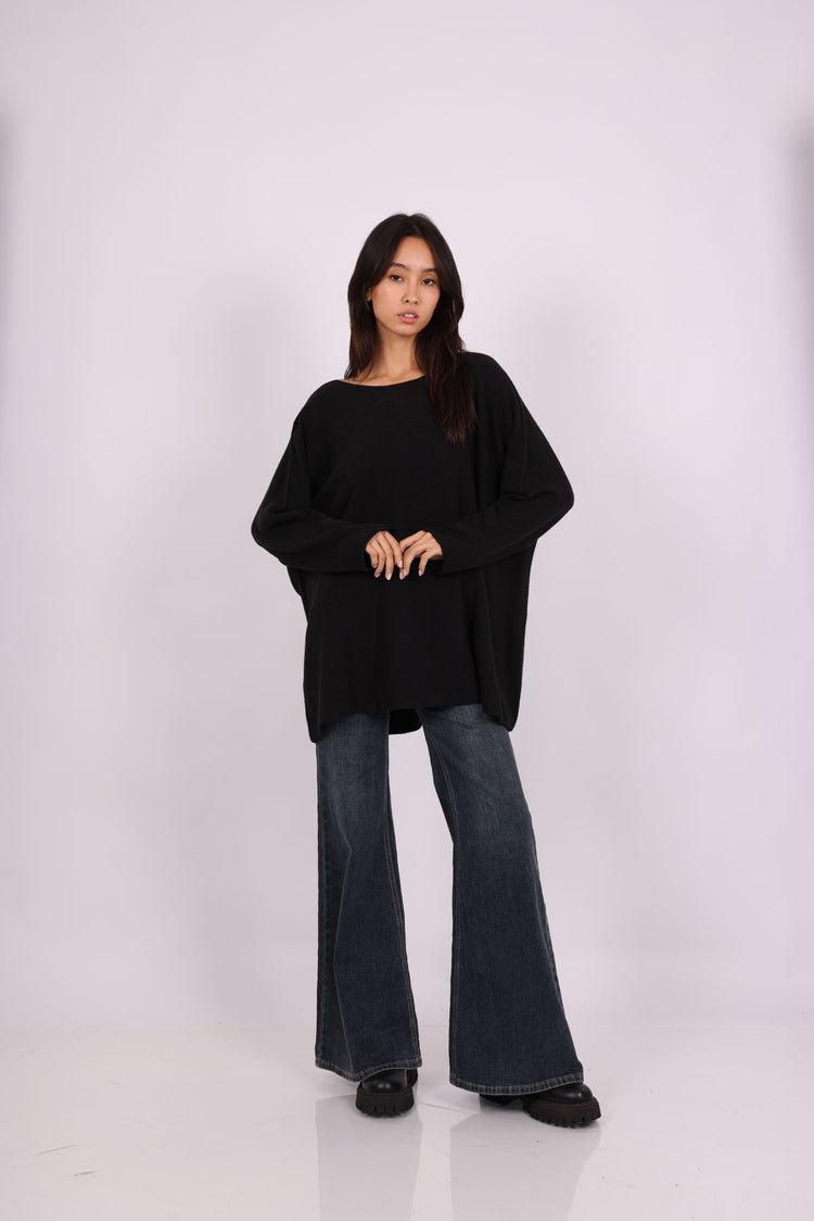 OVERSIZED ROUND-NECK KNIT SWEATER