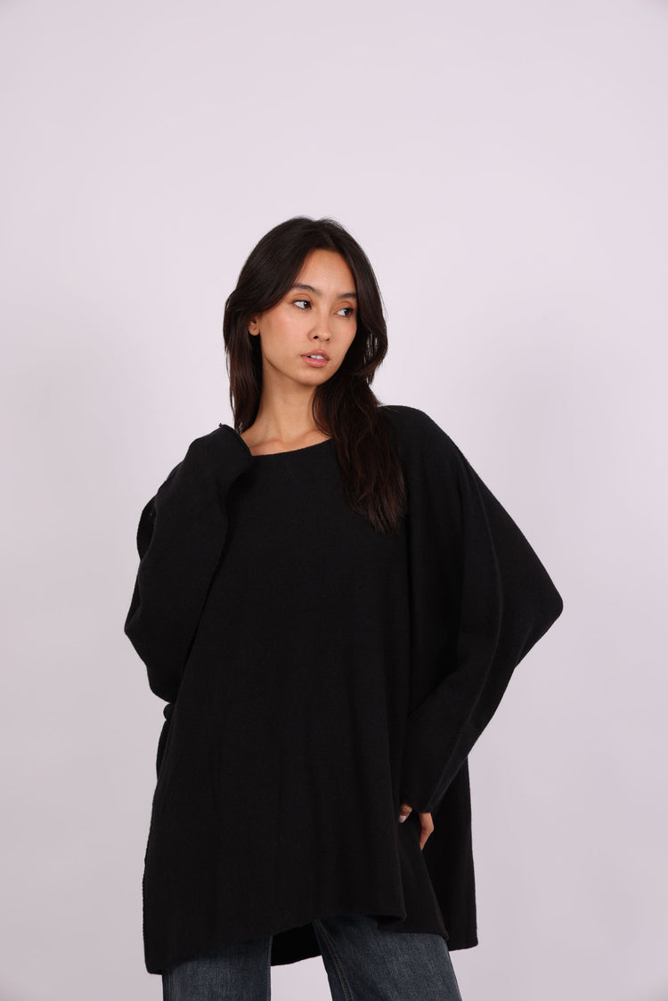 OVERSIZED ROUND-NECK KNIT SWEATER