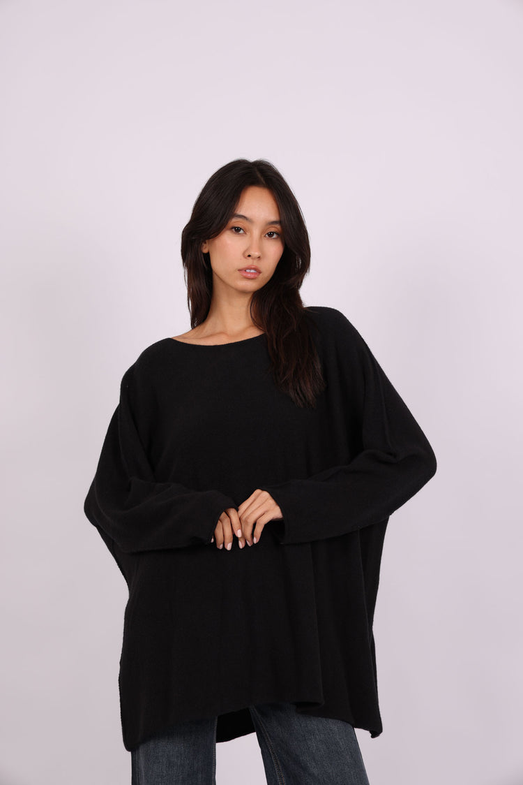 OVERSIZED ROUND-NECK KNIT SWEATER