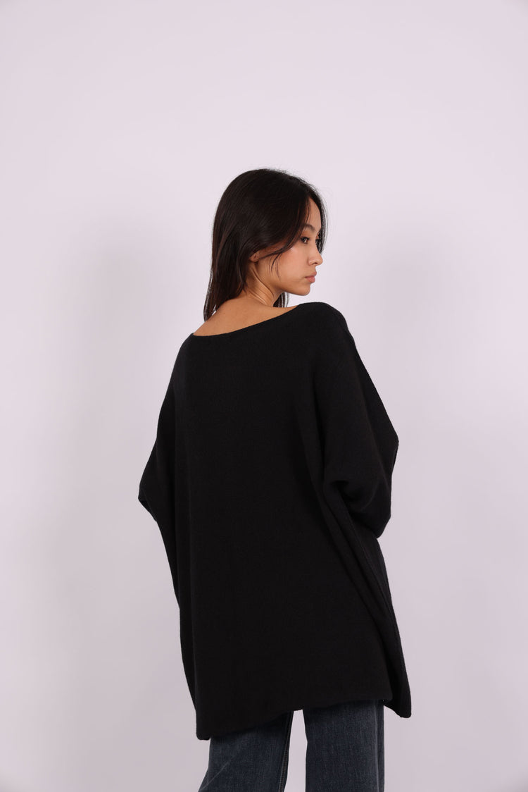 OVERSIZED ROUND-NECK KNIT SWEATER