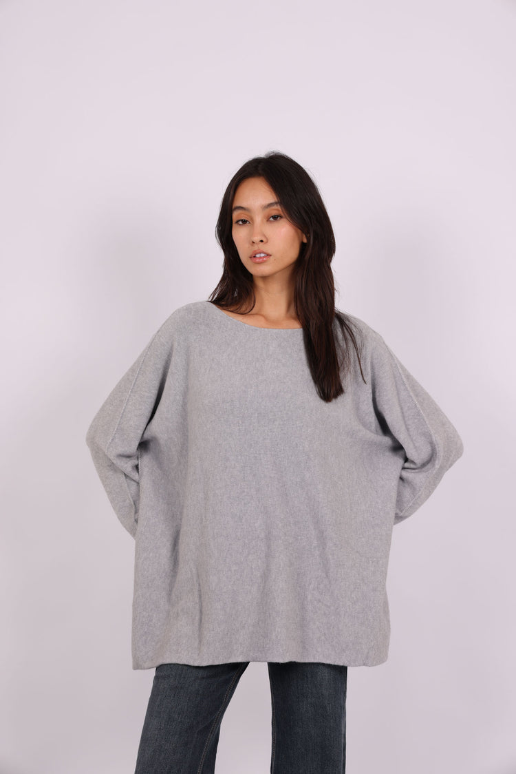 OVERSIZED ROUND-NECK KNIT SWEATER