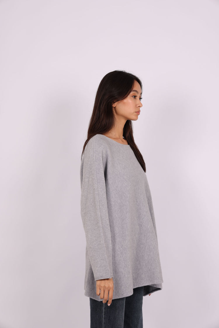 OVERSIZED ROUND-NECK KNIT SWEATER