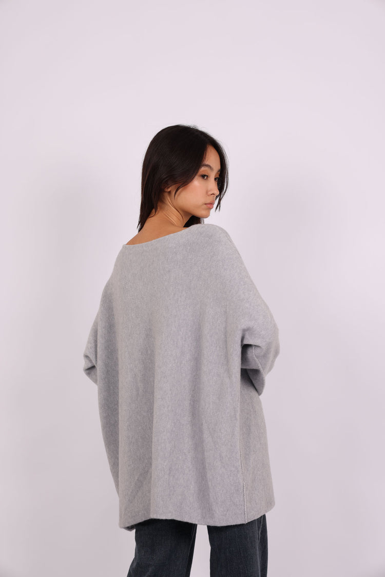 OVERSIZED ROUND-NECK KNIT SWEATER