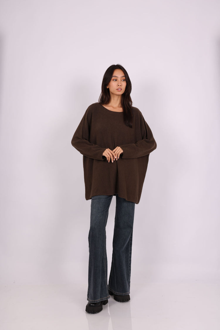 OVERSIZED ROUND-NECK KNIT SWEATER