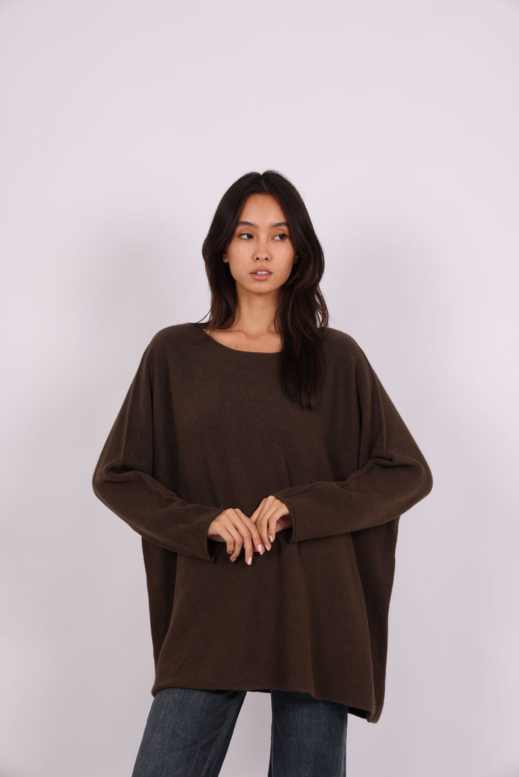 OVERSIZED ROUND-NECK KNIT SWEATER