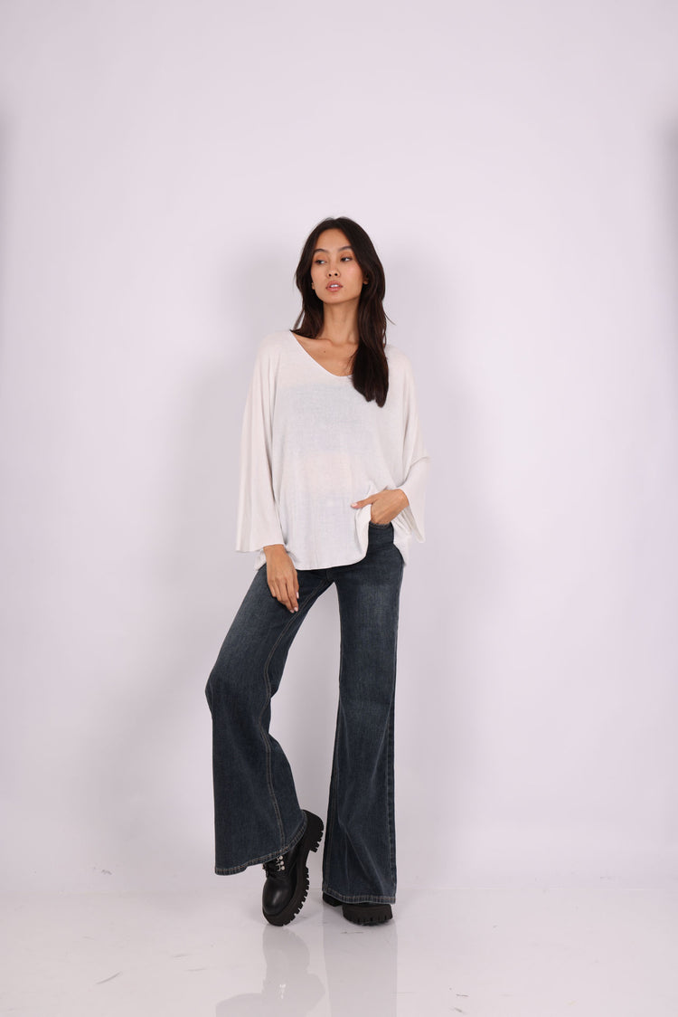 OVERSIZED LIGHTWEIGHT V-NECK KNIT