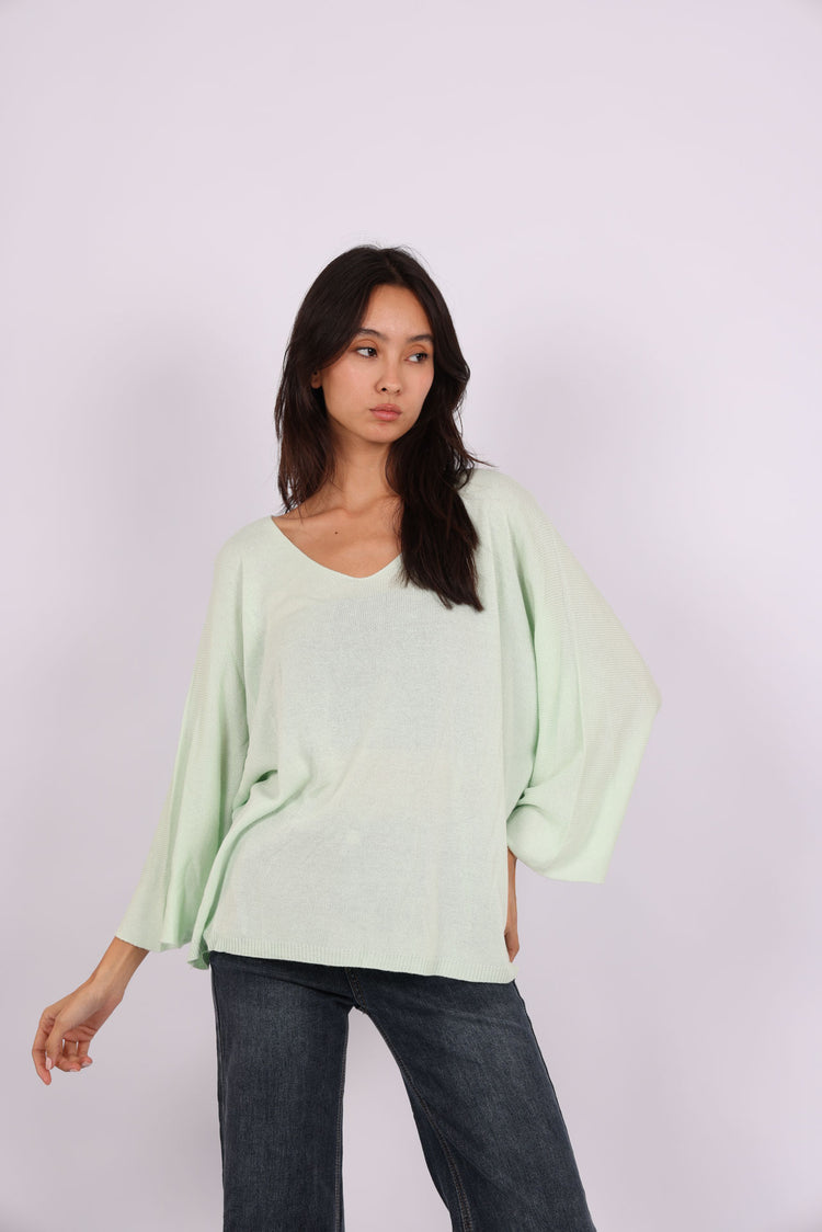 OVERSIZED LIGHTWEIGHT V-NECK KNIT