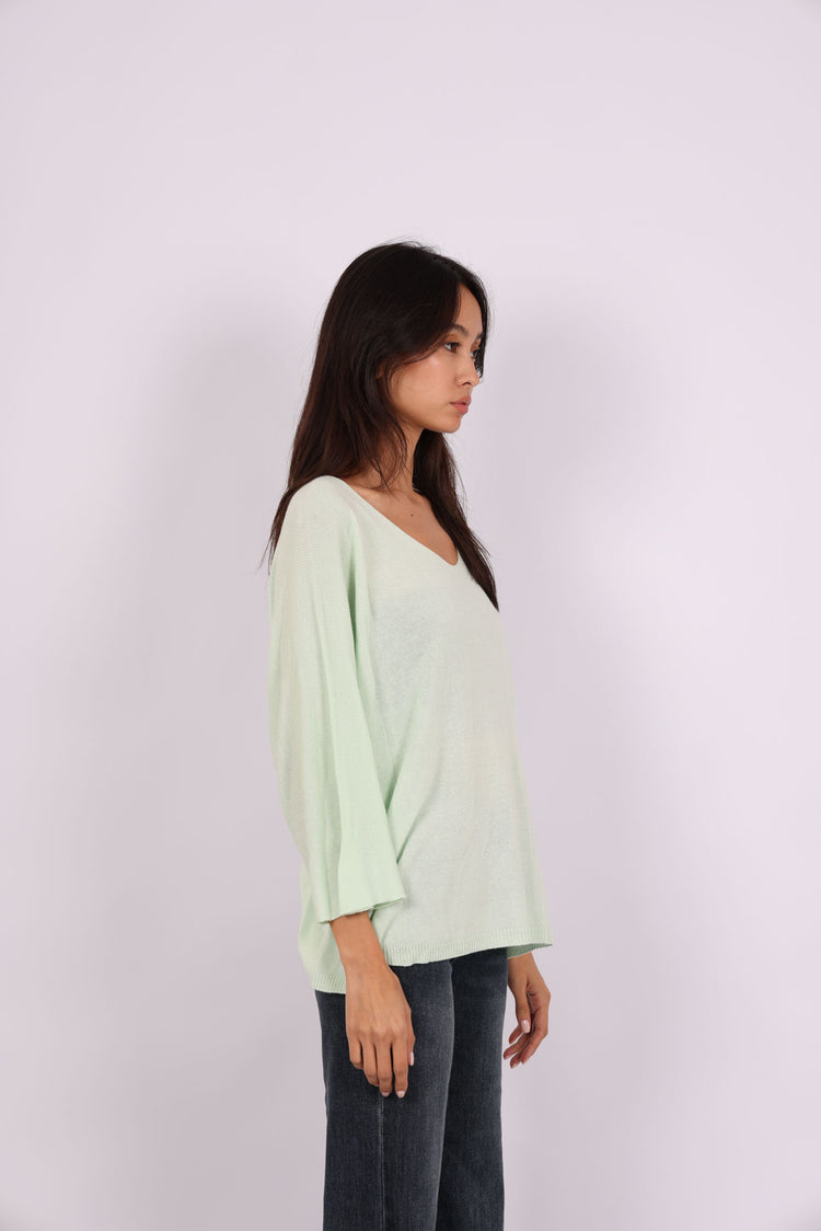 OVERSIZED LIGHTWEIGHT V-NECK KNIT