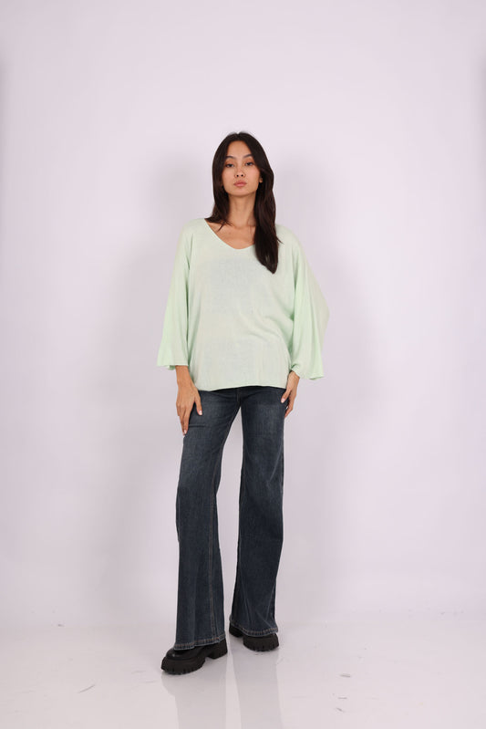 OVERSIZED LIGHTWEIGHT V-NECK KNIT