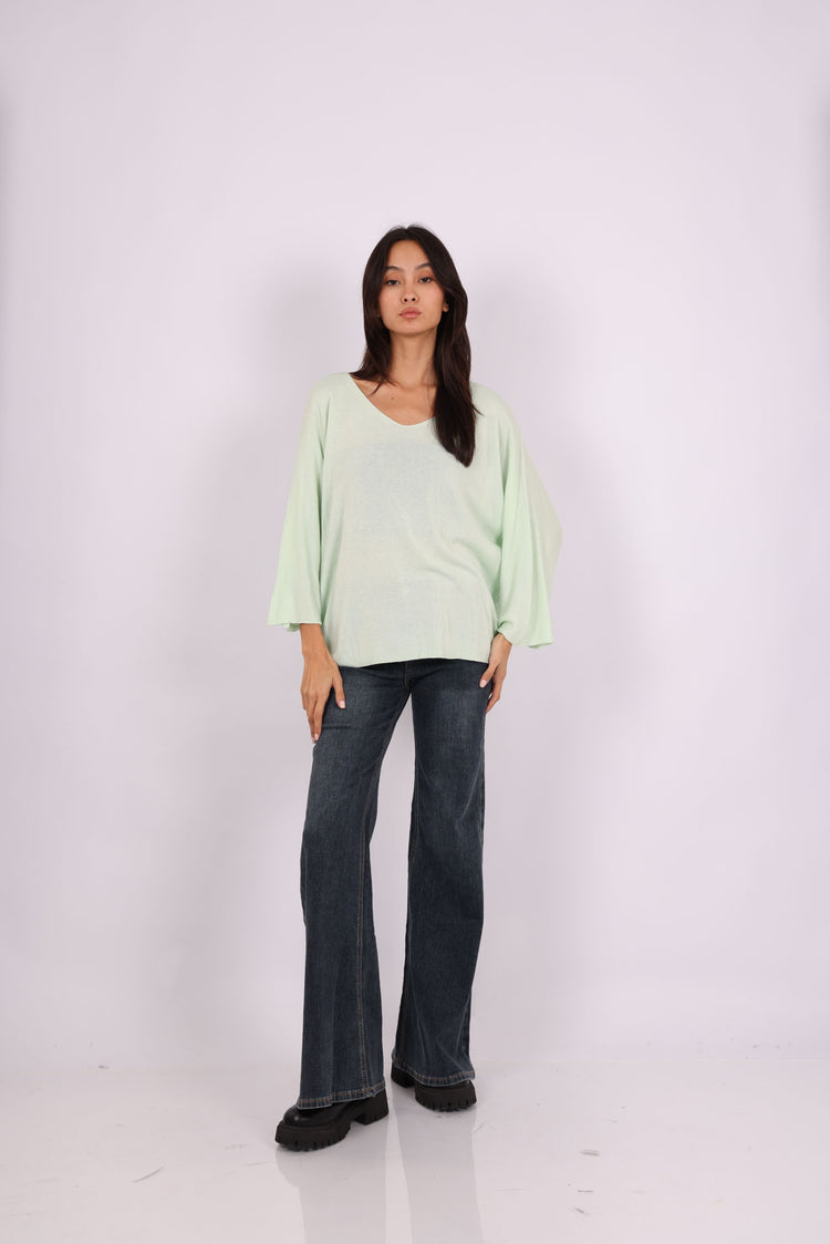 OVERSIZED LIGHTWEIGHT V-NECK KNIT