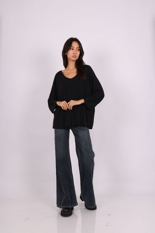 OVERSIZED LIGHTWEIGHT V-NECK KNIT