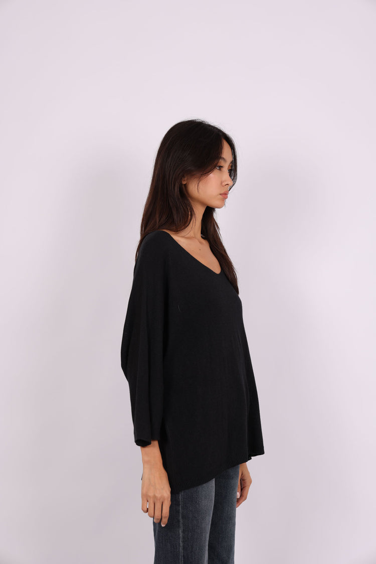 OVERSIZED LIGHTWEIGHT V-NECK KNIT