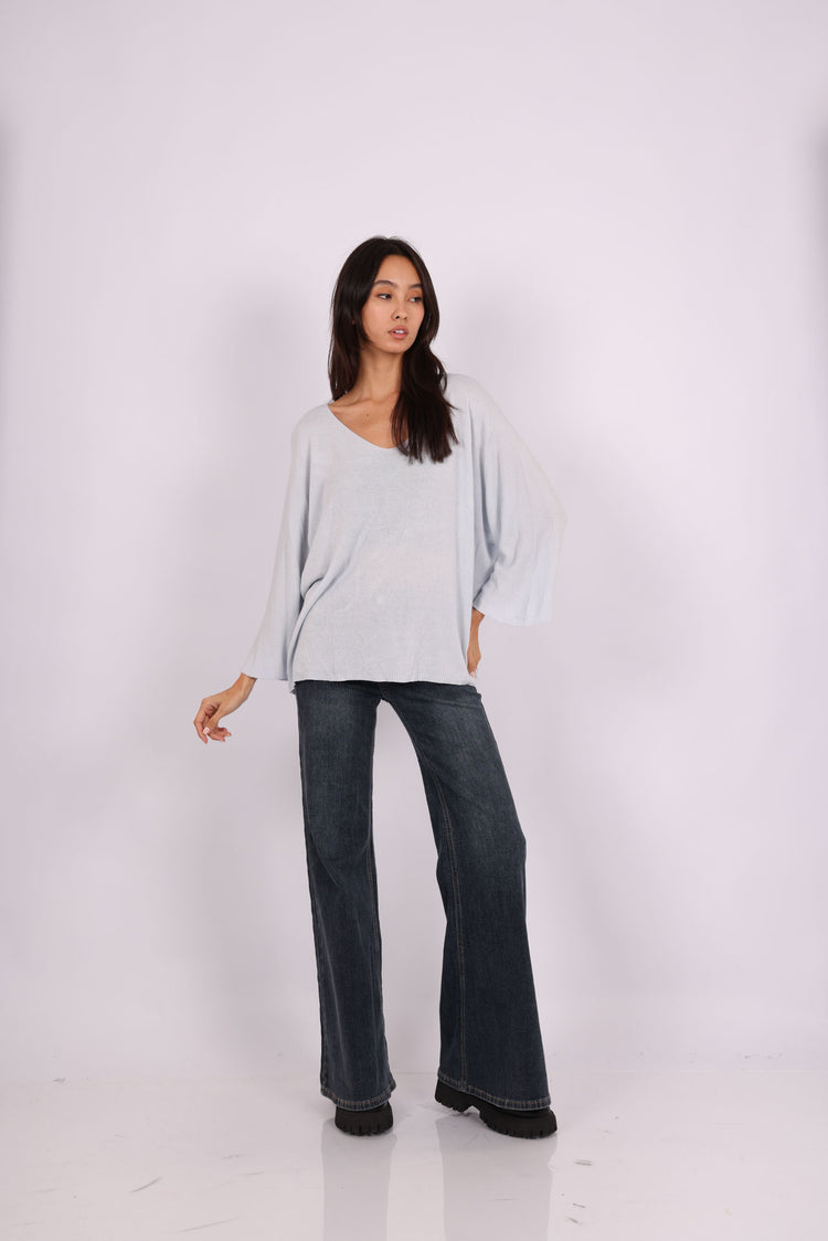 OVERSIZED LIGHTWEIGHT V-NECK KNIT
