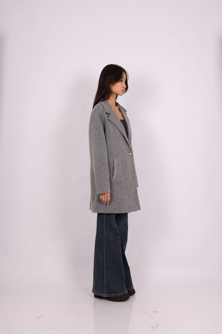 CLASSIC SINGLE-BUTTON WOOL COAT