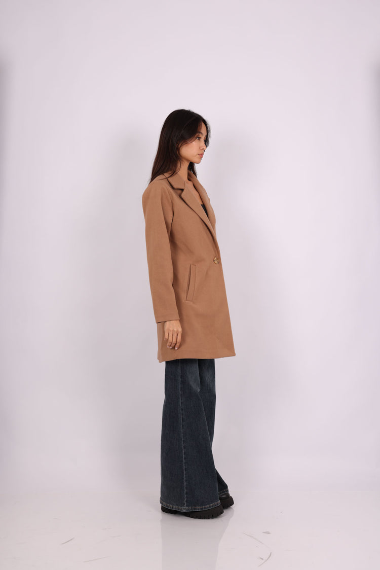 CLASSIC SINGLE-BUTTON WOOL COAT