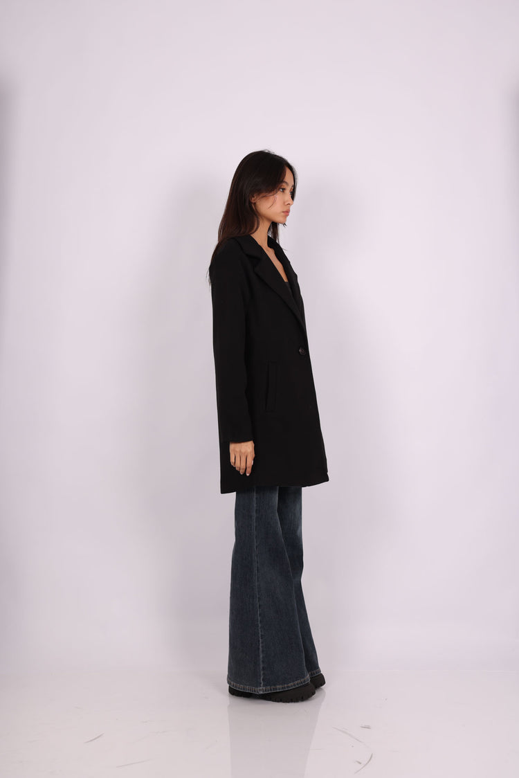 CLASSIC SINGLE-BUTTON WOOL COAT