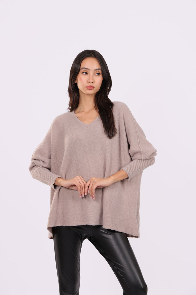 OVERSIZED V-NECK RELAXED KNIT