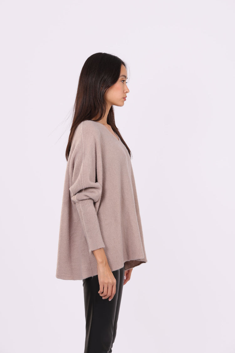 OVERSIZED V-NECK RELAXED KNIT