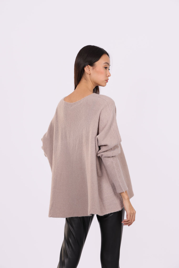 OVERSIZED V-NECK RELAXED KNIT