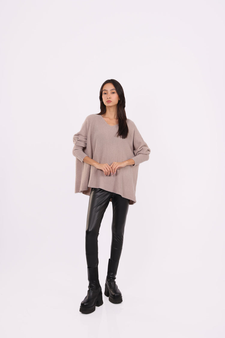 OVERSIZED V-NECK RELAXED KNIT