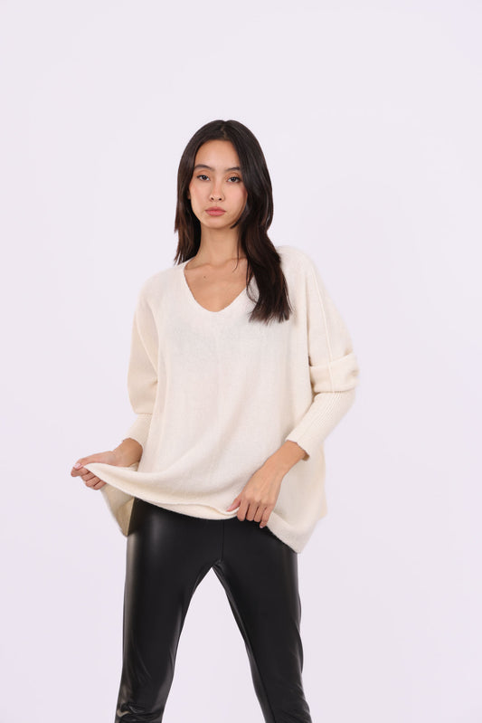 OVERSIZED V-NECK RELAXED KNIT