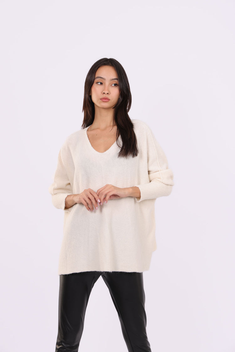 OVERSIZED V-NECK RELAXED KNIT