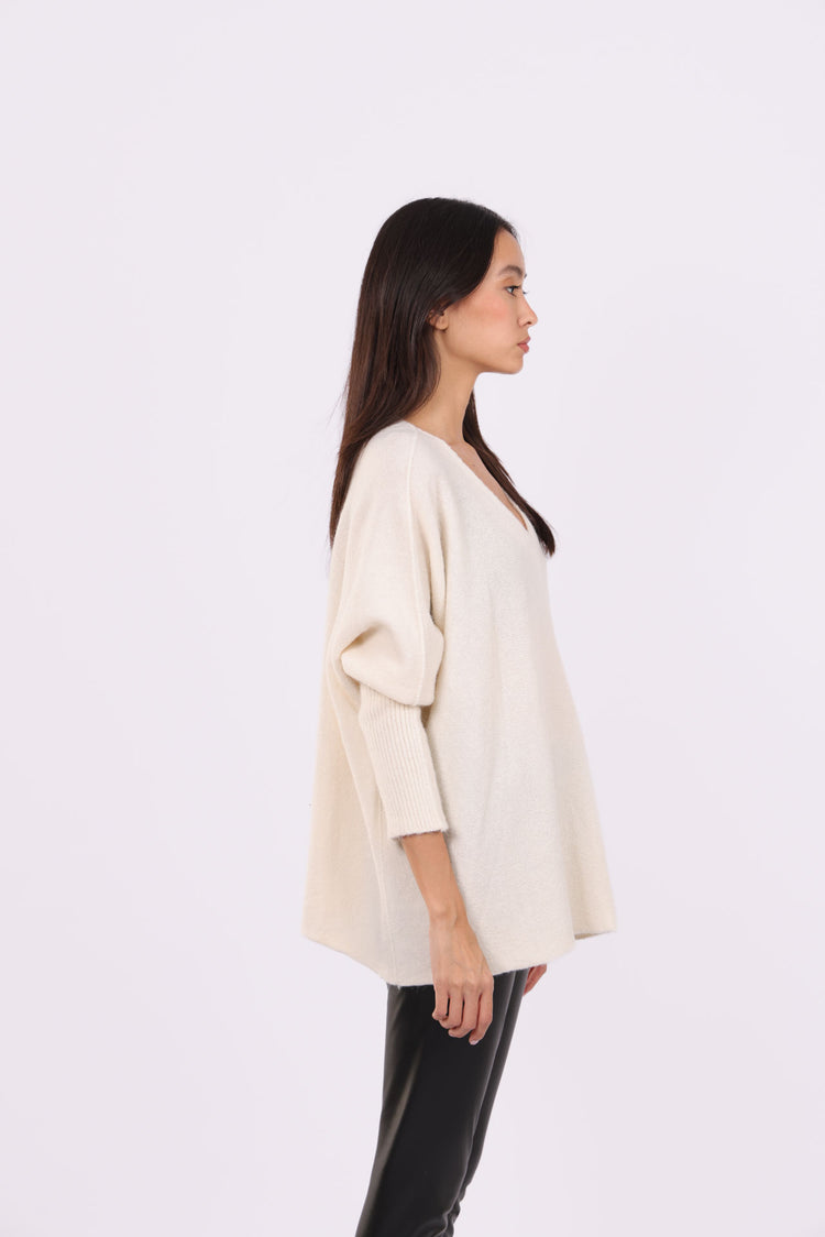 OVERSIZED V-NECK RELAXED KNIT