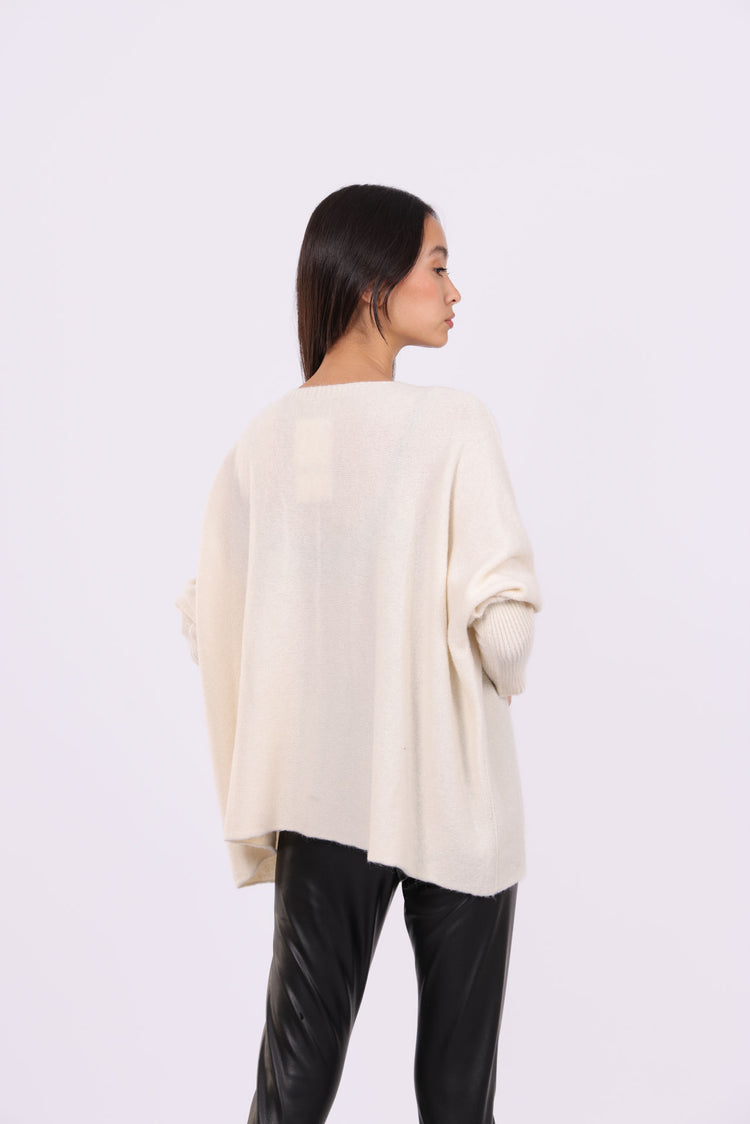 OVERSIZED V-NECK RELAXED KNIT
